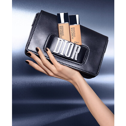 Dior представляет первый тональный тинт Diorskin Forever Undercover